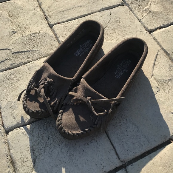 Minnetonka // Grey Moccasin - Picture 2 of 8